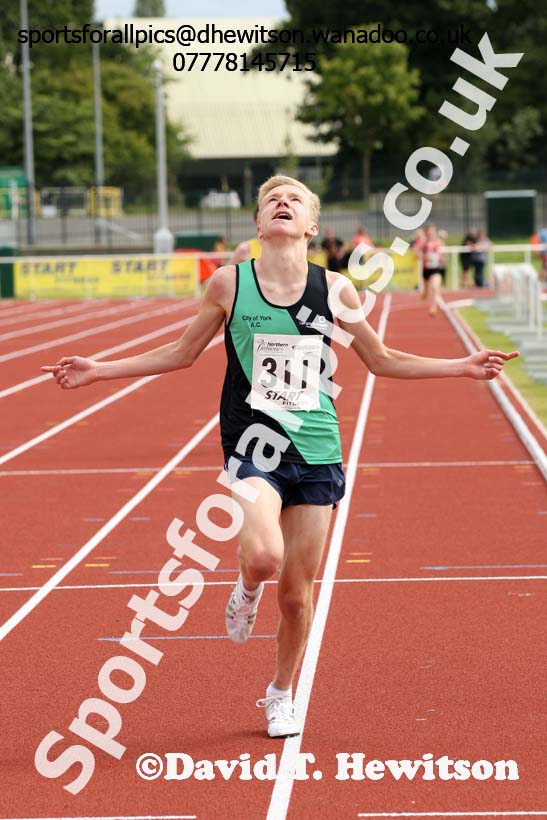 Under-17 mens 3000 metres. Photo: David T. Hewitson/Sports for All Pics